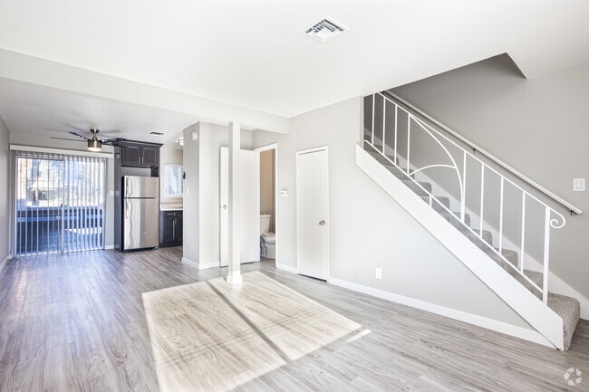 2BR, 1.5BA - 900SF