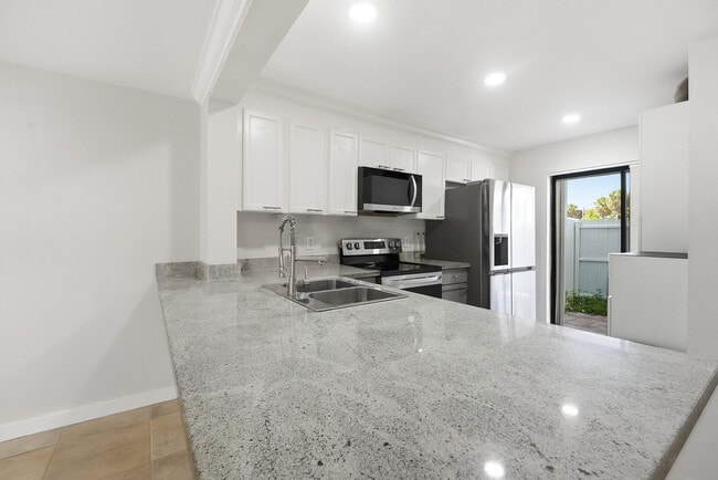 Photo - 642 NE 195th St