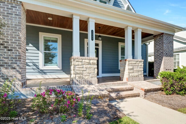 Photo - 2065 Shelmore Way