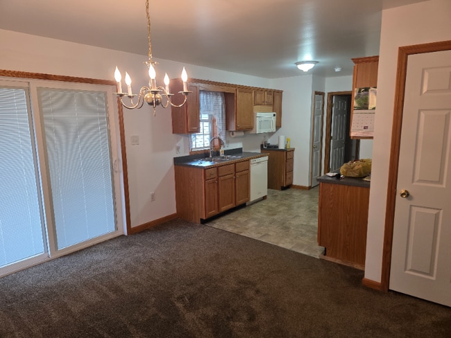 Photo - 405 Merri Ln