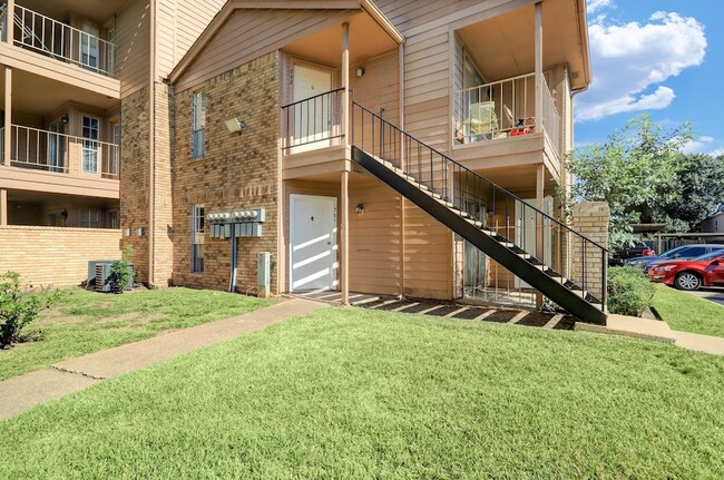 Building Photo - 10101 S Gessner Rd Unit 701