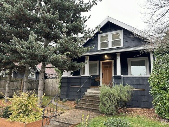 Building Photo - 5242 NE 29th Ave Rental