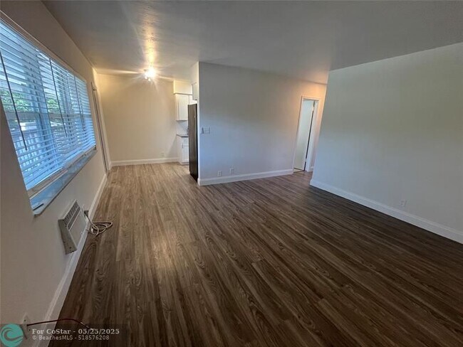 Photo - 700 SE 13th St Apartment Unit 7