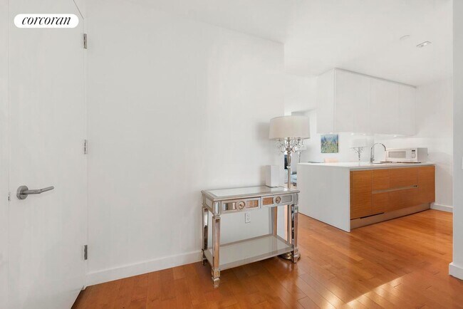 Photo - 555 W 59th St
