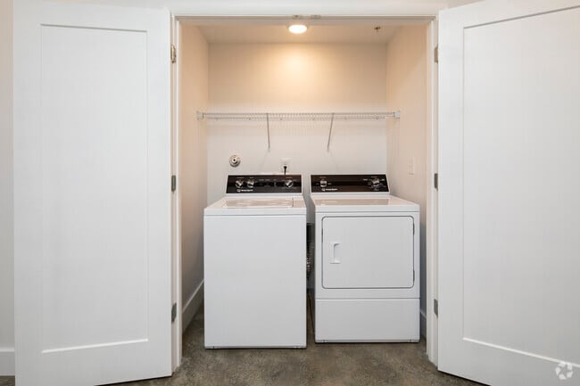 1 bed, 1 bath, 700 sq ft