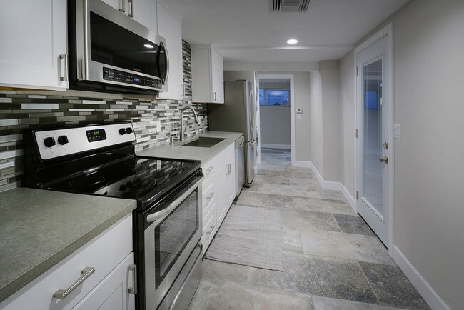 Building Photo - PRE-LEASE FOR 2026 Beautiful 2 Bedroom Home Totally Remodeled and Updated, Central A/C