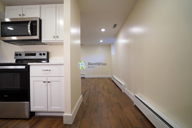 Building Photo - 22 Snow St Rental