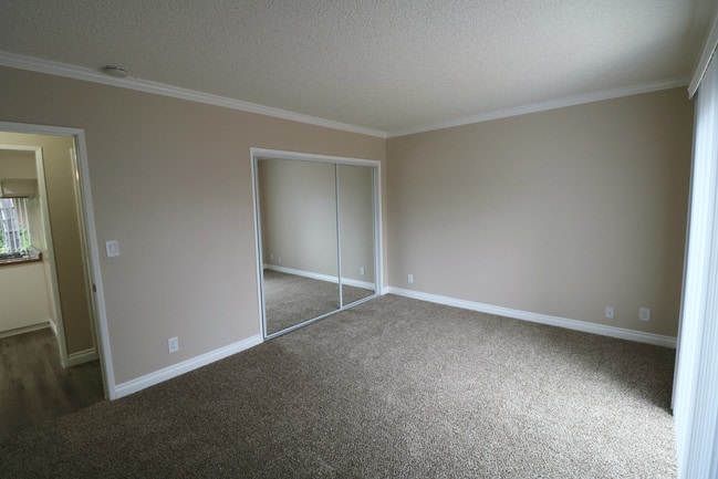 Valencia Apartments