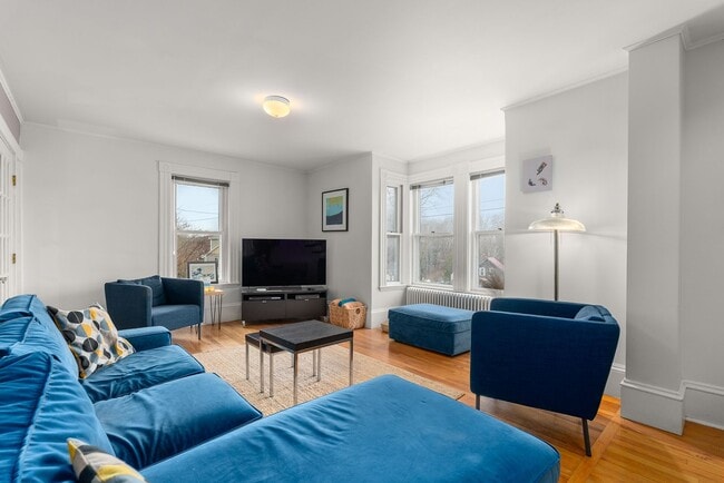 Photo - Winter Rental: Helena House - Utilities Included & Dog-friendly!