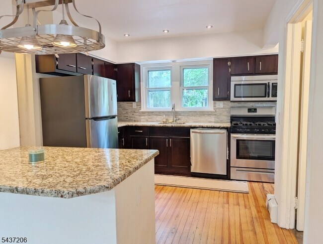 Photo - 836 River Rd