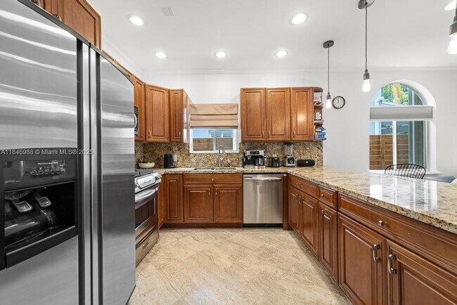 Photo - 3049 Mary St