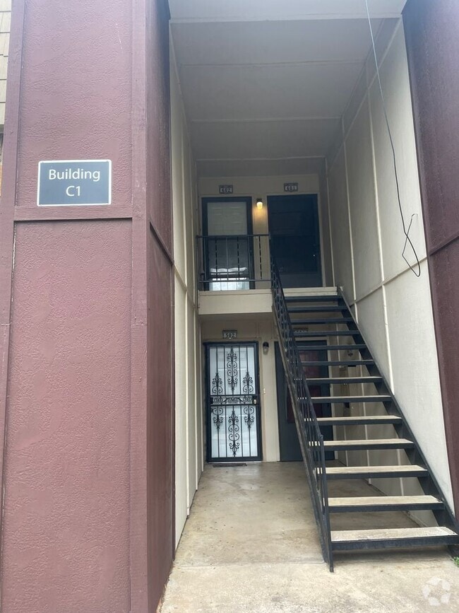 Building Photo - Move-in ready fully updated upstairs unit ... Rental