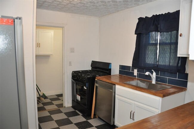 Photo - 1408 E Avenue D