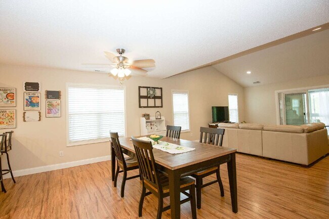 Photo - 225 Adams Cir