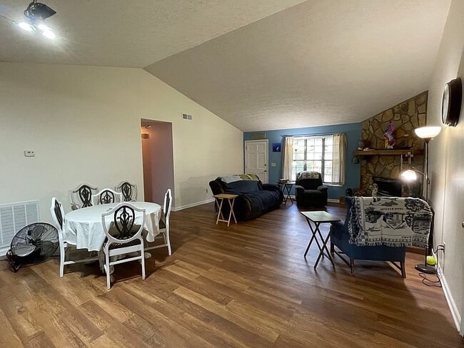 Photo - 3755 Station Dr NW