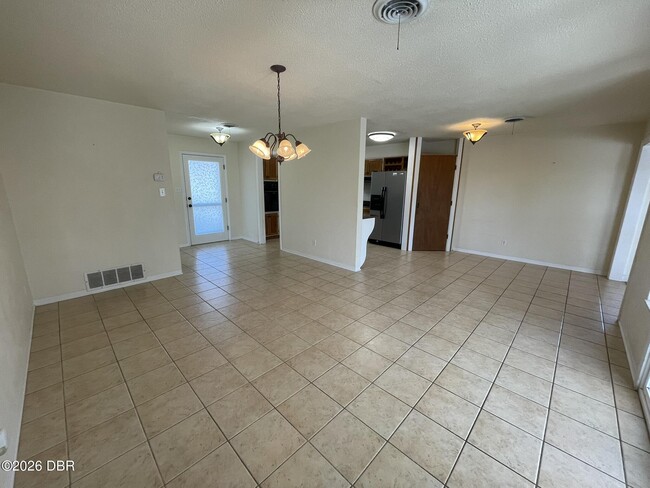 Photo - 135 Kent Dr