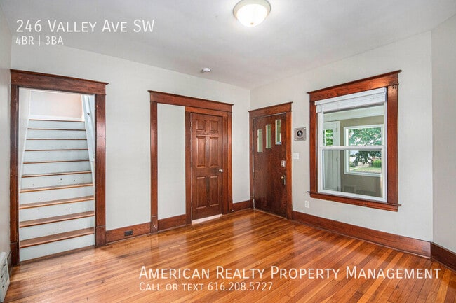 Photo - 246 Valley Ave SW