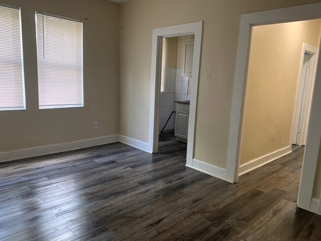 Photo - 1135 SW 6th St