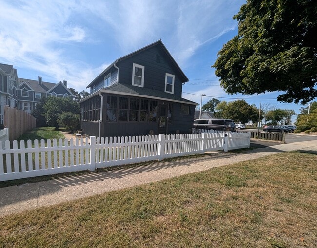 Photo - 45 E Woodstock St