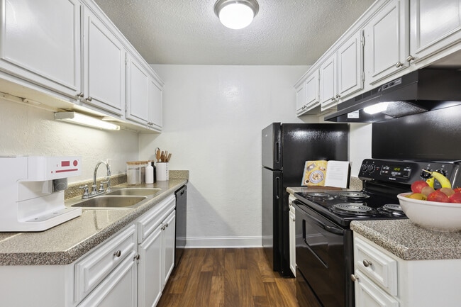 Photo - The Fairway Club Apartments