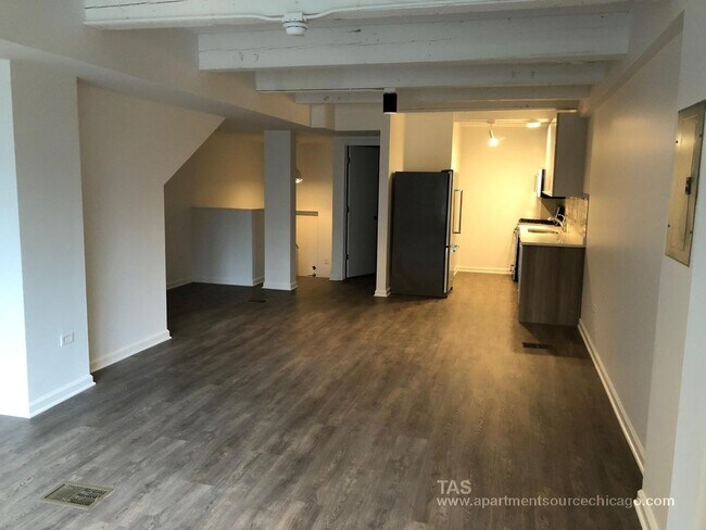 Photo - HUGE DUPLEX DOWN condo-quality 2 Bed/2.5 bath In the heart of Wrigley! Unit 108
