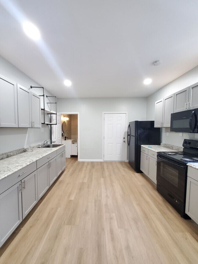 702-704 BERKELEY ROAD - 702-704 BERKELEY ROAD Apartment Unit 704 Berkeley Rd.