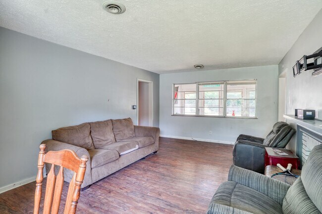 Photo - 2920 Highwoods Dr E Unit 1