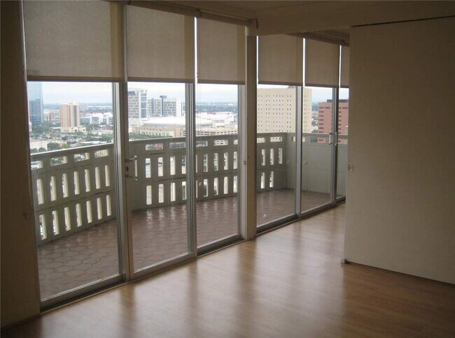 Building Photo - 2016 Main St Unit 2205 Rental