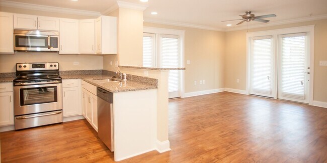 Photo - 3 Bedroom Townhouse at the Woodlands - END UNIT * only $500 deposit - End Unit Unidad #201