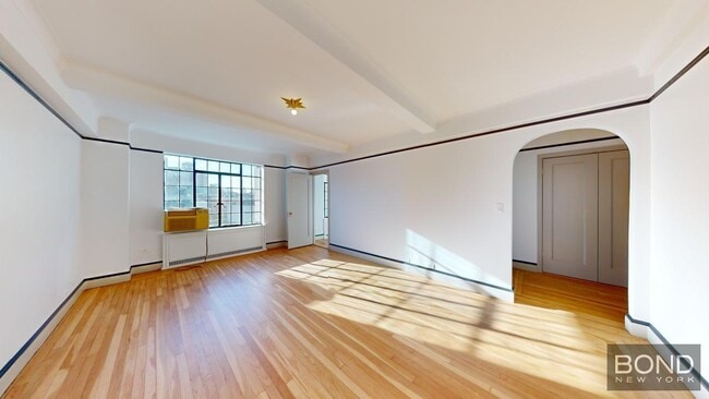 Building Photo - 1 Christopher St Unit 6C Rental