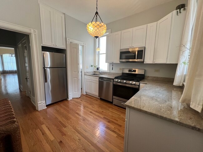Building Photo - 3349 W Adams St Unit 2