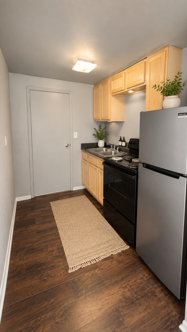 2221 W 39th St