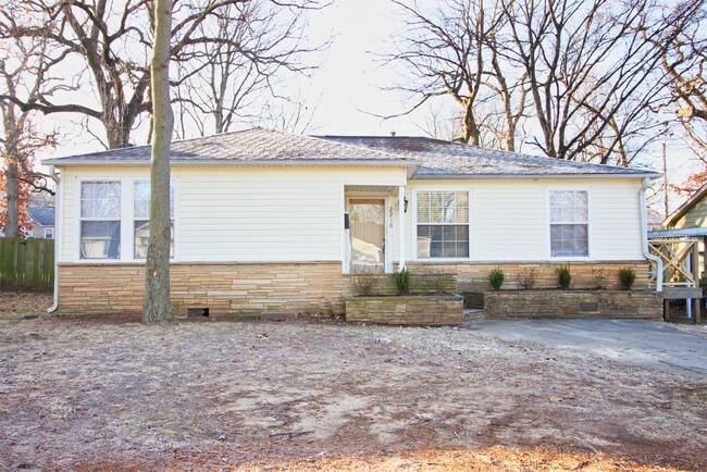 Building Photo - 2218 S V St