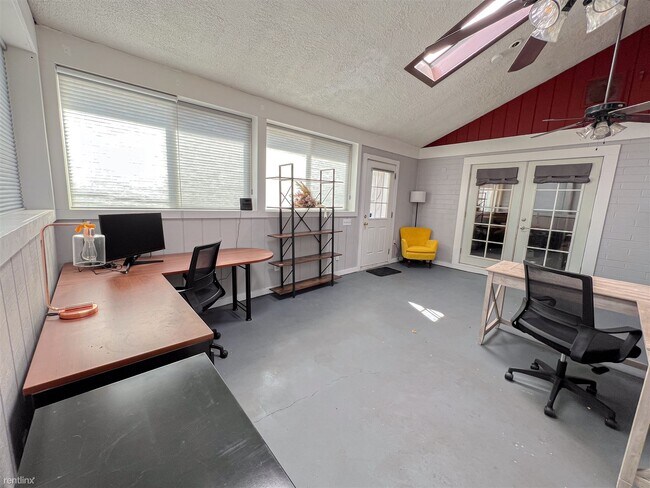 Photo - 4 br, 2 bath House - 3650 North Loma Vista...