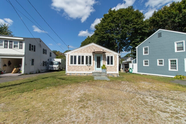 Building Photo - 30 Menunketesuck Rd Rental