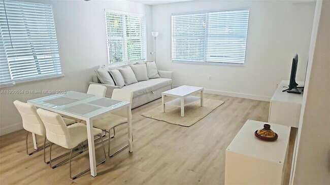 Building Photo - 1550 Drexel Ave Unit 207