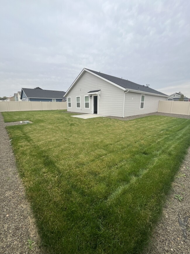 Photo - 329 Persian Ave