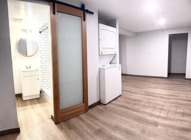 Photo - 135 E 17th St