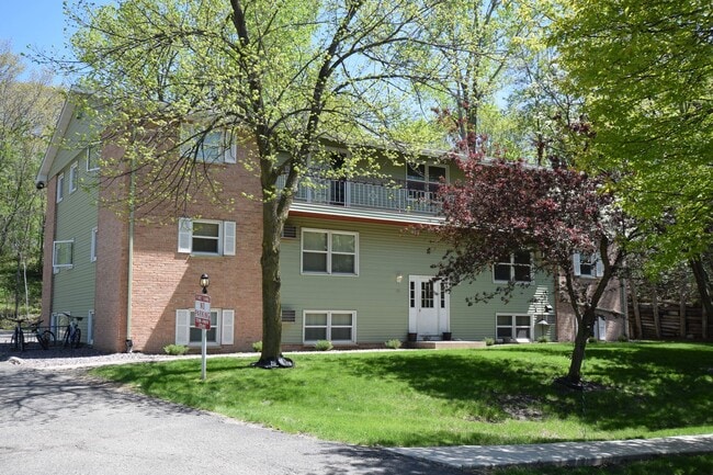 Photo - Parkway Apartments