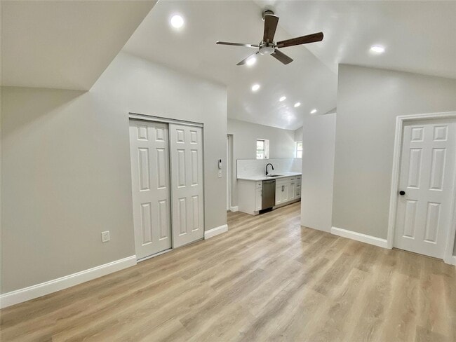 Building Photo - 426 S L St Rental