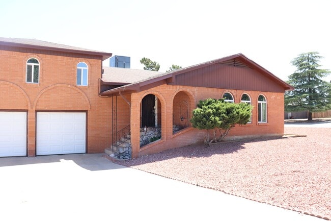 Building Photo - Corner Lot Split Level Home