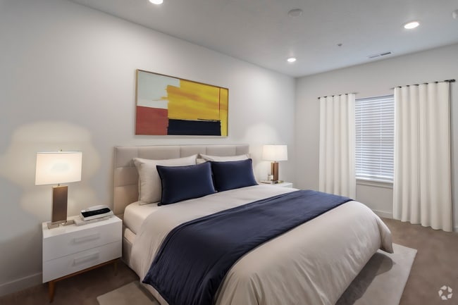 Building Photo - Gorgeous Grant Style Condo in Vista View Unit 09