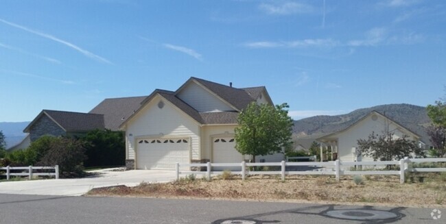 Building Photo - Large home with Guest House in Skyline Ran...