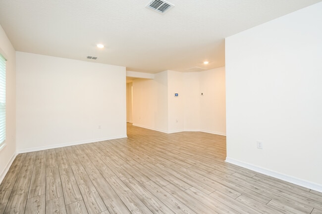 Photo - 1628 Tench Ct