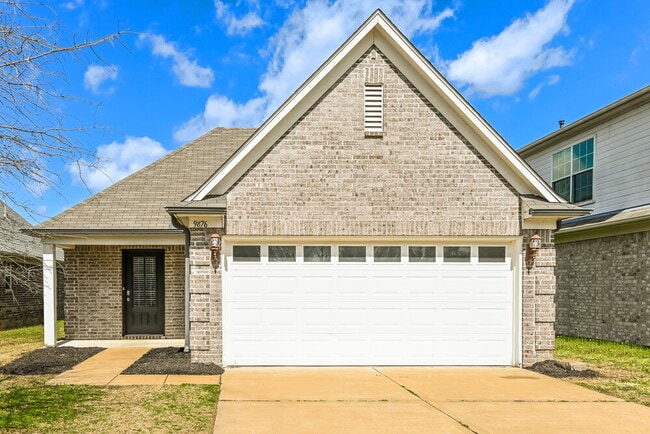 Building Photo - 9876 Southern Oak Way Rental