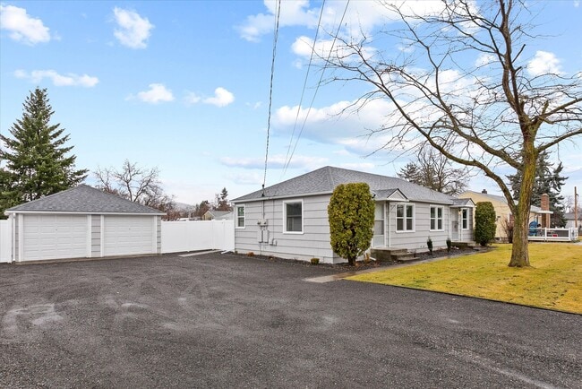 Photo - 10112 E Broadway Ave