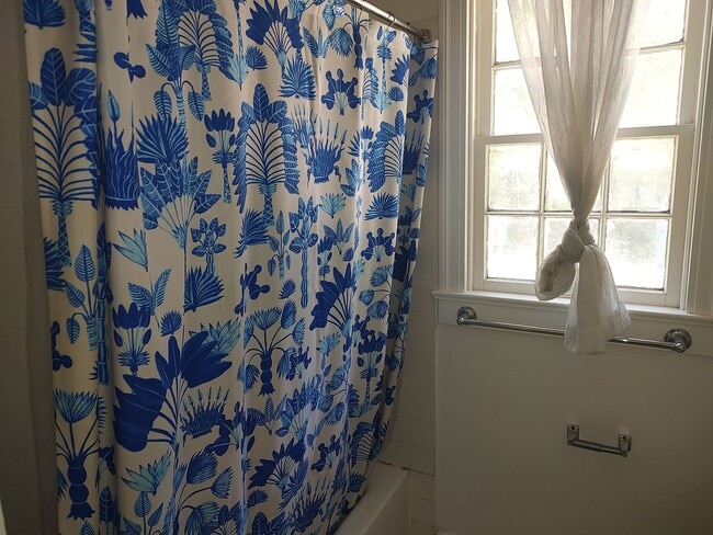Photo - Cute Studio apartment close to 71,Airport and Downtown