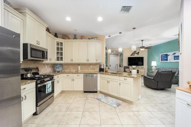 Photo - 443 11th Square SW