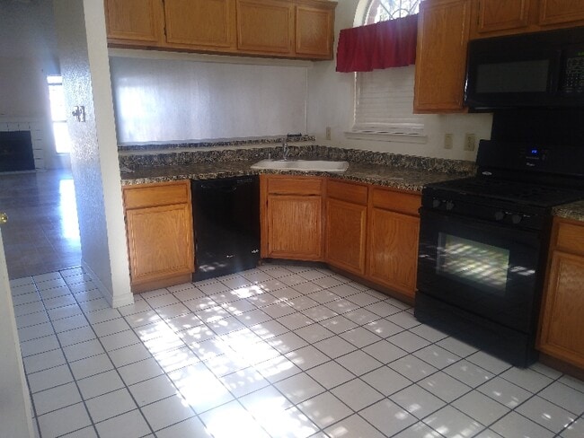 Building Photo - 415 Valley Mills Dr