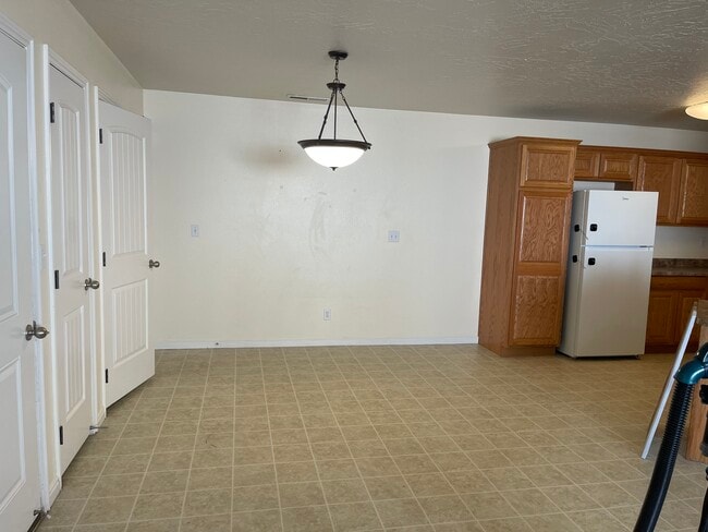 Photo - 516 W 2530 N